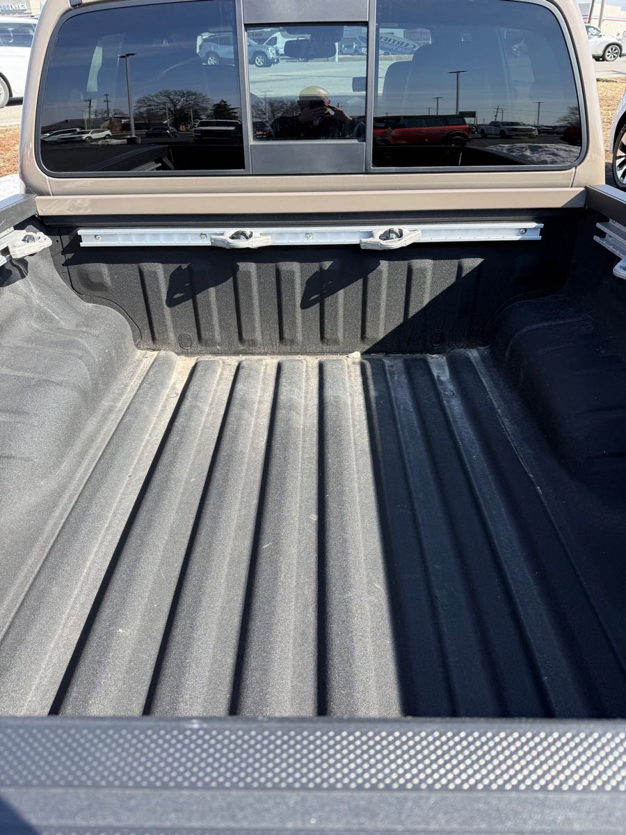 Used 2022 Nissan Frontier PRO-4X image 8