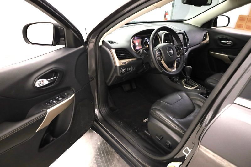 Used 2018 Jeep Cherokee Limited image 9