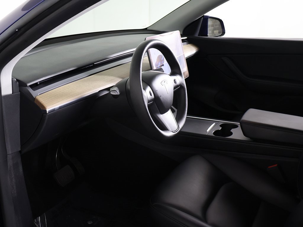 Used 2022 Tesla Model Y Long Range image 24