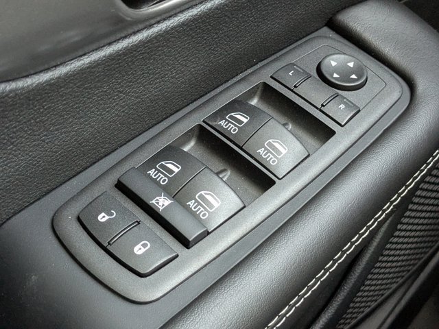 New 2026 Chrysler Pacifica Select FWD image 25