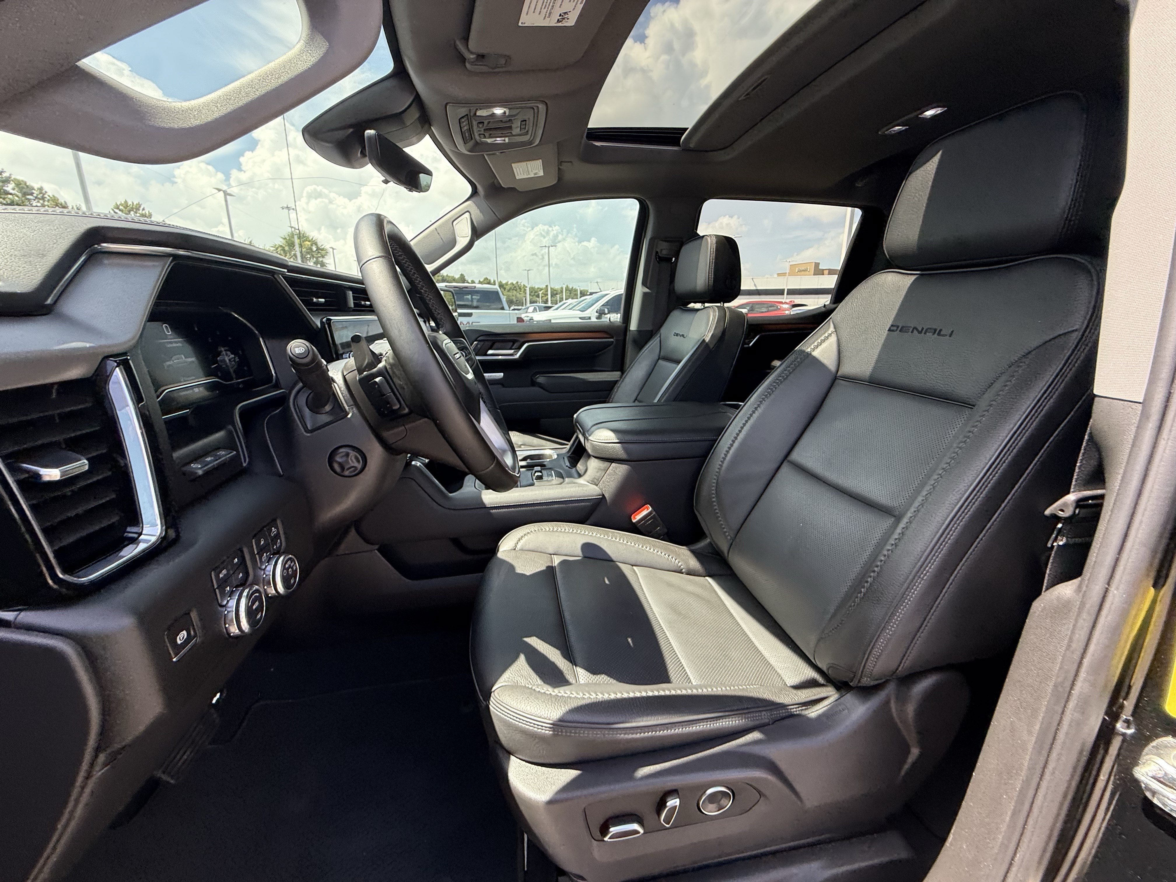 Used 2025 GMC Sierra 1500 Denali w/ Denali Reserve Package AWD/4WD image 28