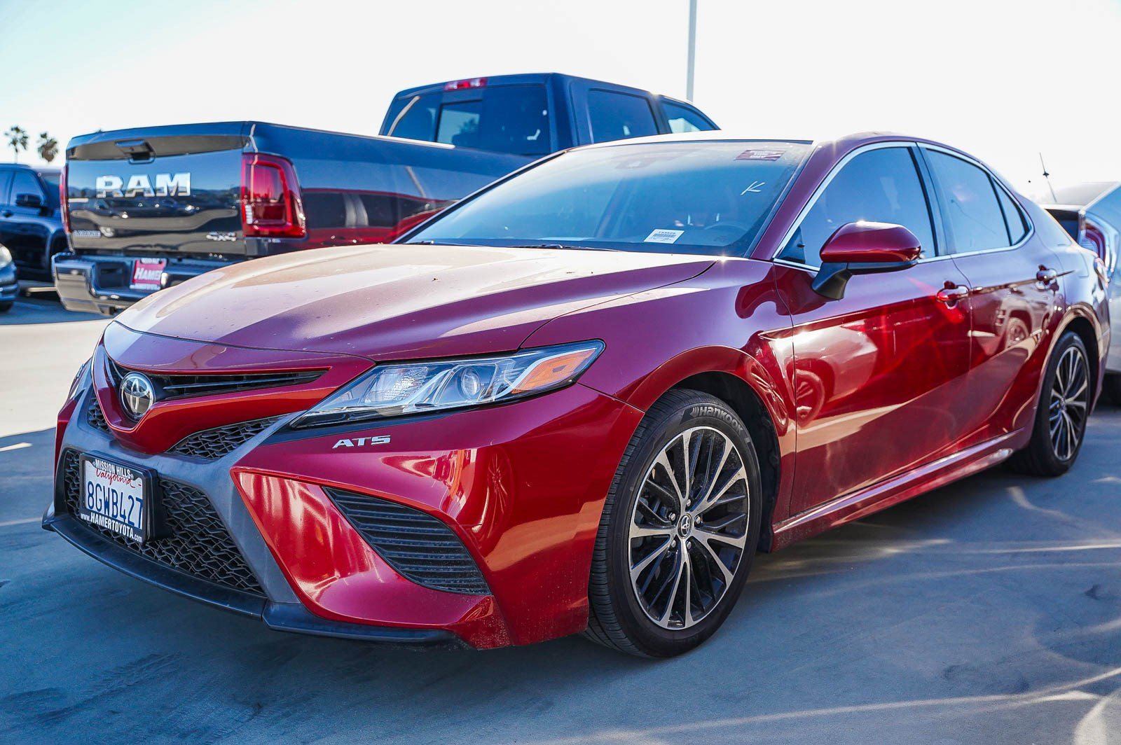 Used 2019 Toyota Camry SE image 3