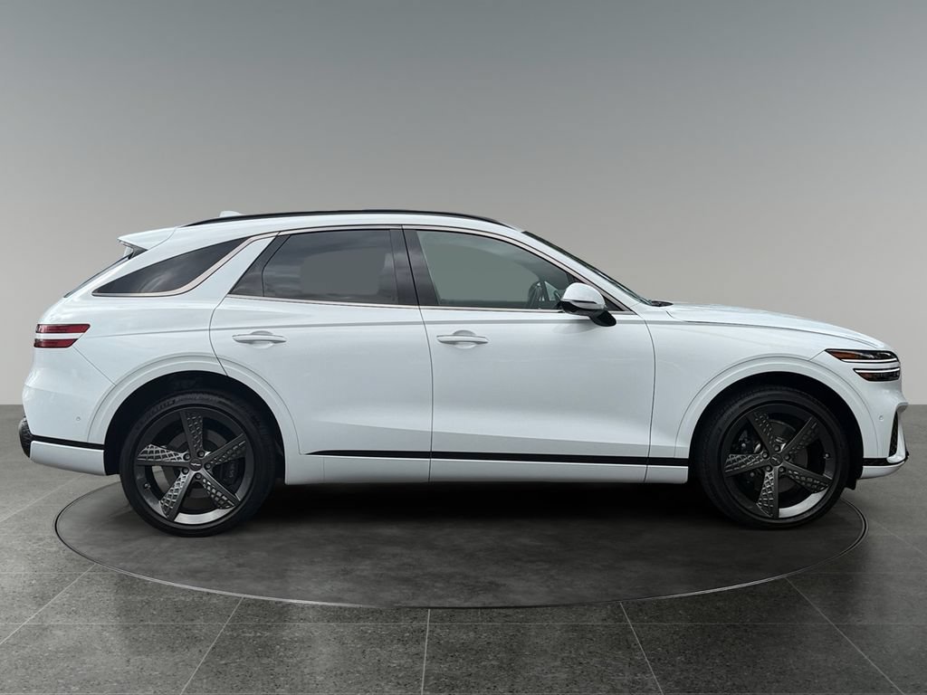 Used 2025 Genesis GV70 3.5T Sport w/ Sport Advanced Package AWD/4WD image 11