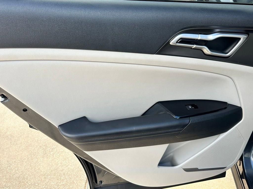 Used 2024 Kia Sportage EX image 23