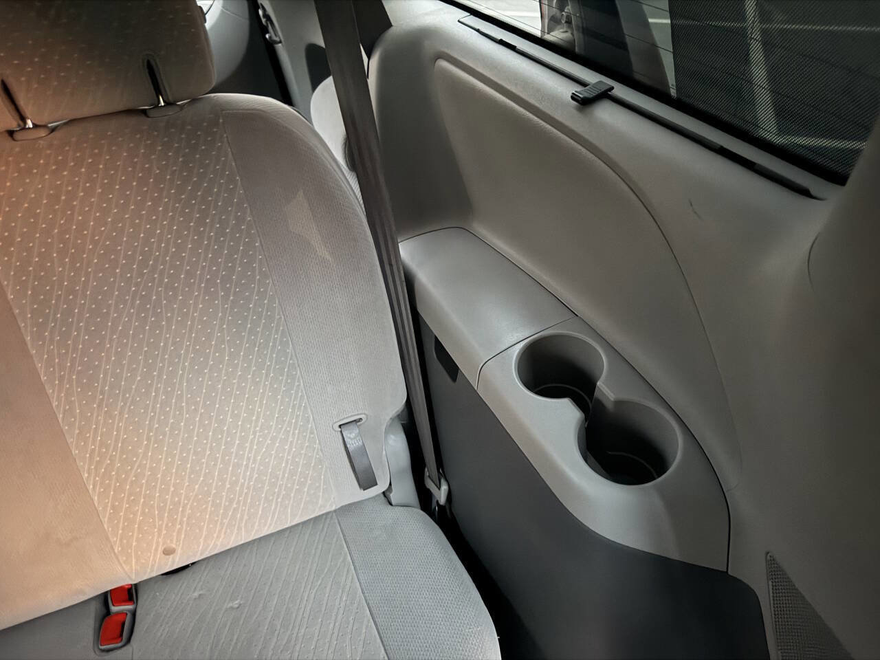 Used 2020 Toyota Sienna LE image 29