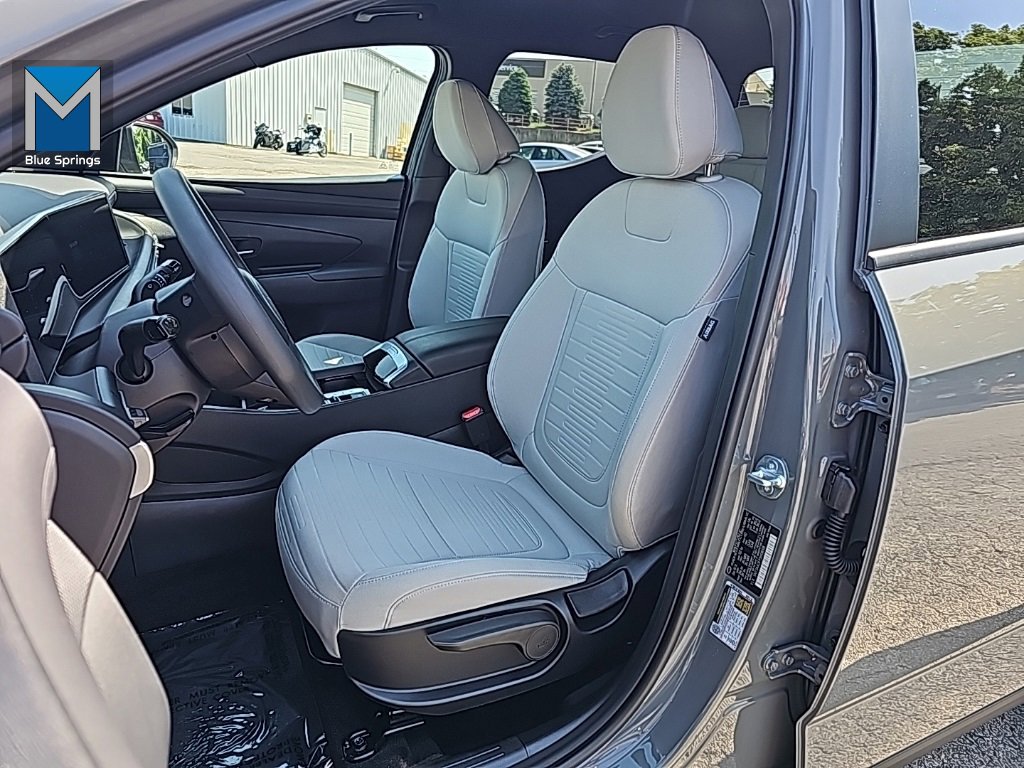 Used 2025 Hyundai Santa Cruz SE image 16