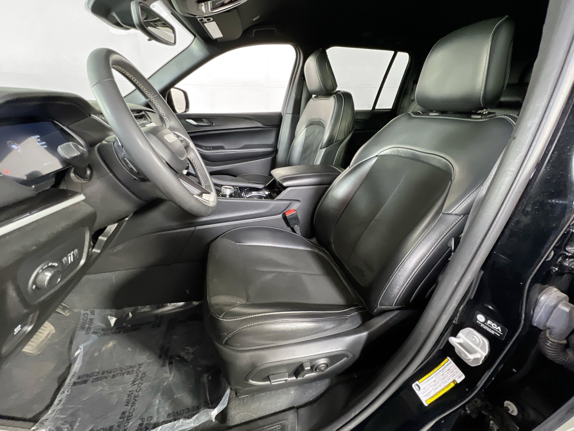 Used 2023 Jeep Grand Cherokee Altitude AWD/4WD image 20