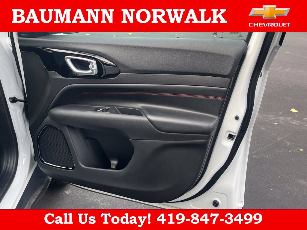 Used 2025 Jeep Compass Trailhawk AWD/4WD image 27
