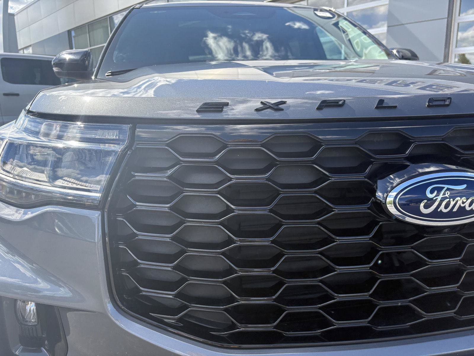Used 2025 Ford Explorer ST AWD/4WD image 23