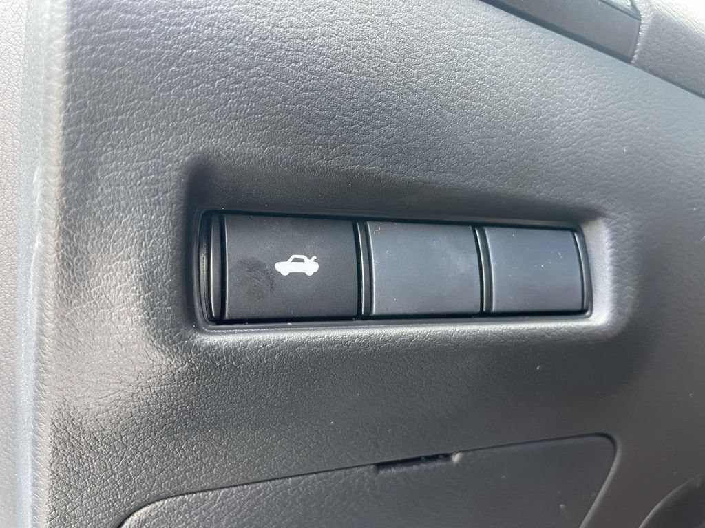 New 2026 Nissan Sentra SR w/ Floor Mat Package FWD image 19