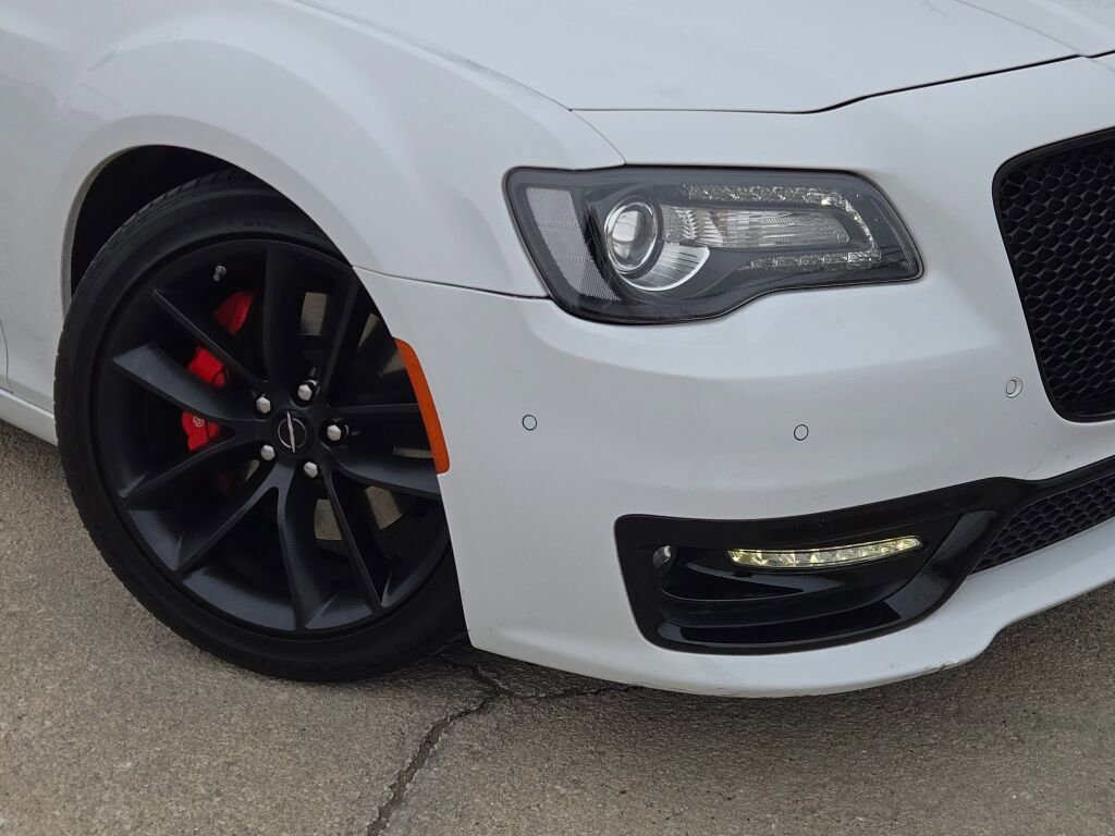 Used 2023 Chrysler 300 C image 3