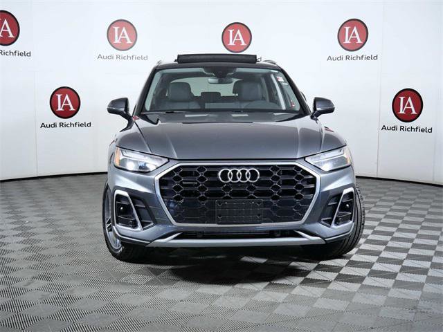 Used 2024 Audi Q5 e Premium Plus w/ Premium Plus Package image 3