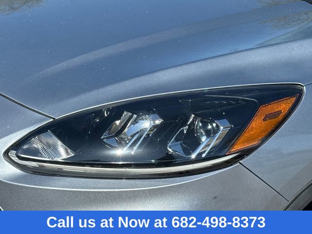 Used 2022 Ford Escape SE w/ SE Sport Appearance Package image 4