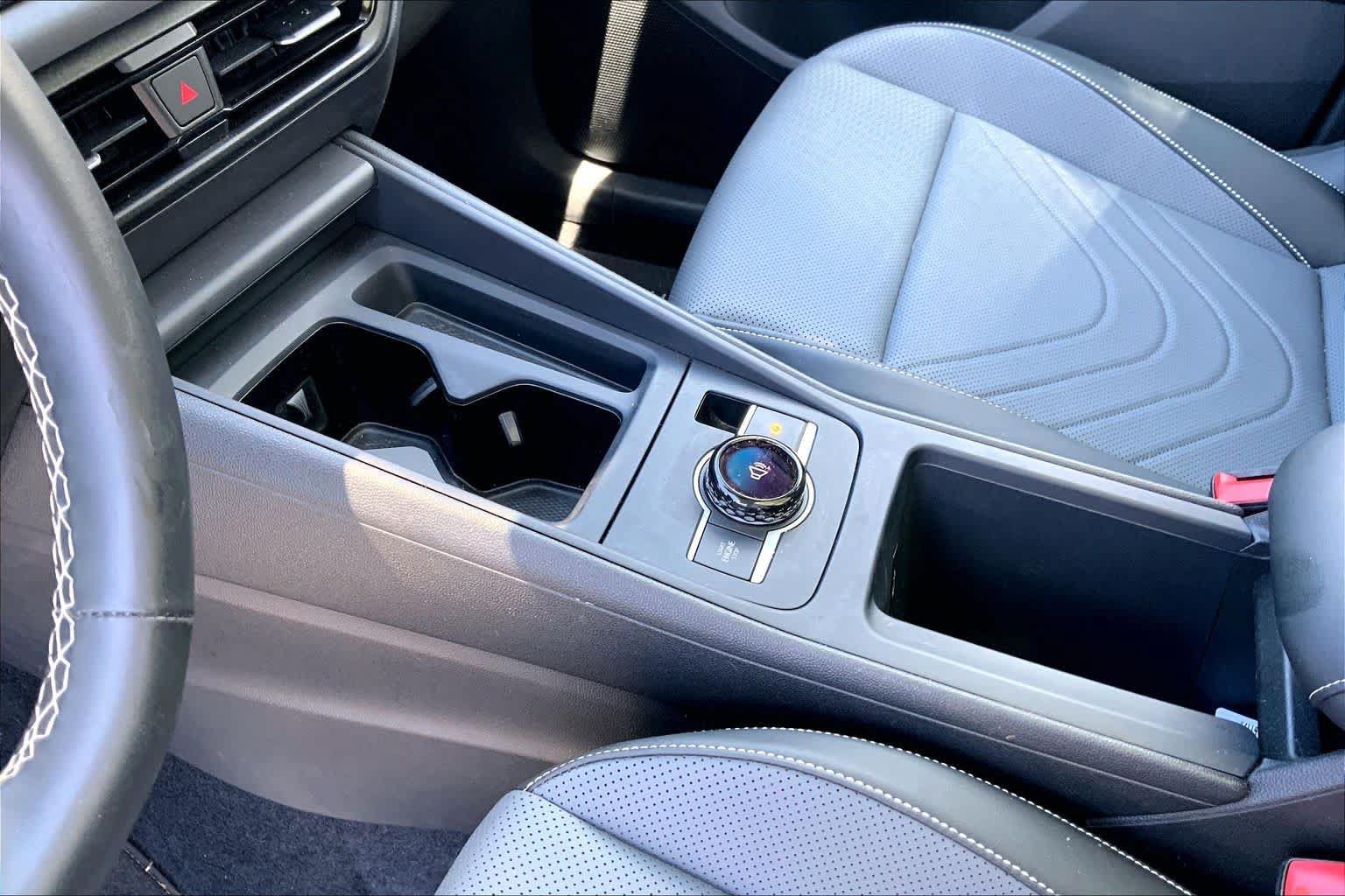 Certified 2025 Volkswagen Tiguan SE AWD/4WD image 16