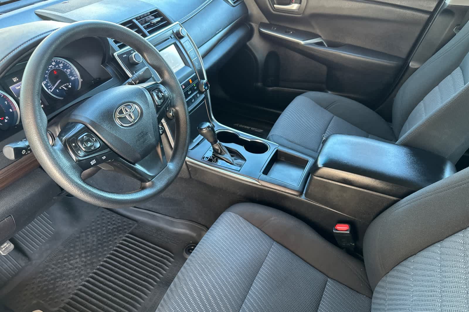 Used 2016 Toyota Camry LE FWD image 11