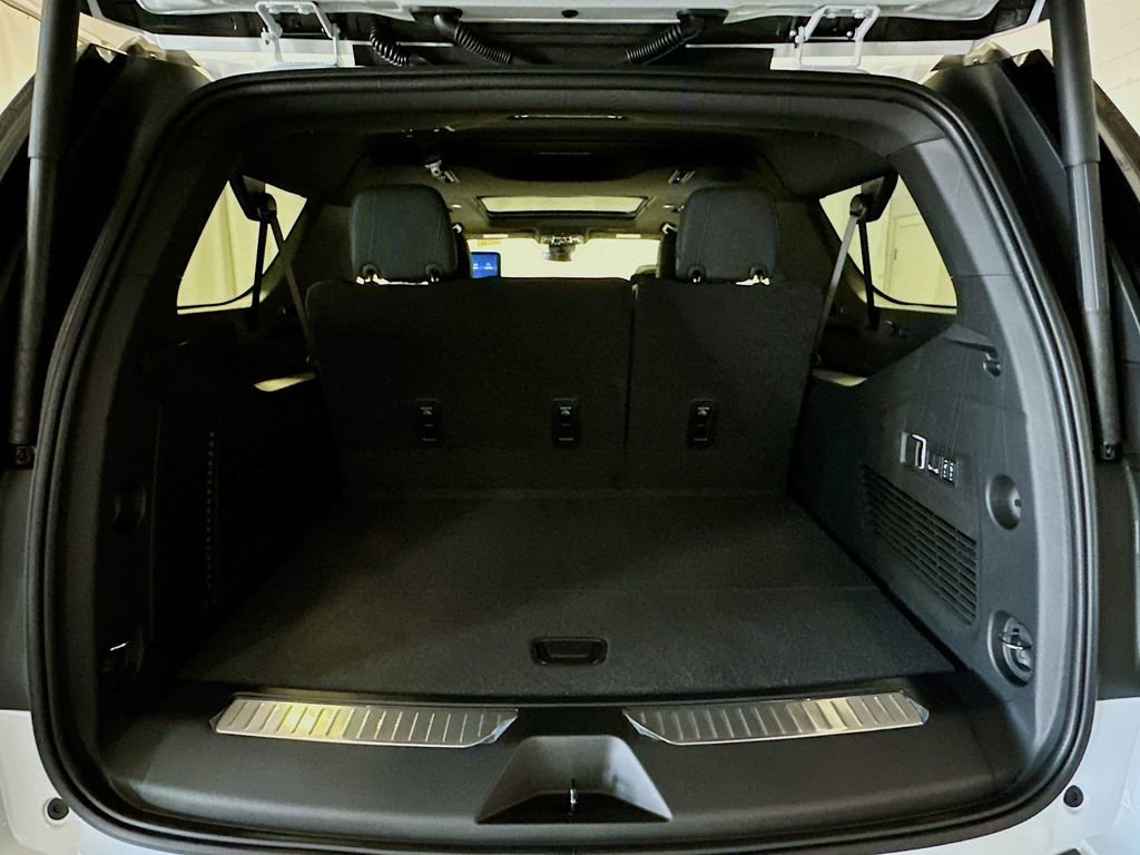 New 2026 Chevrolet Suburban High Country image 30