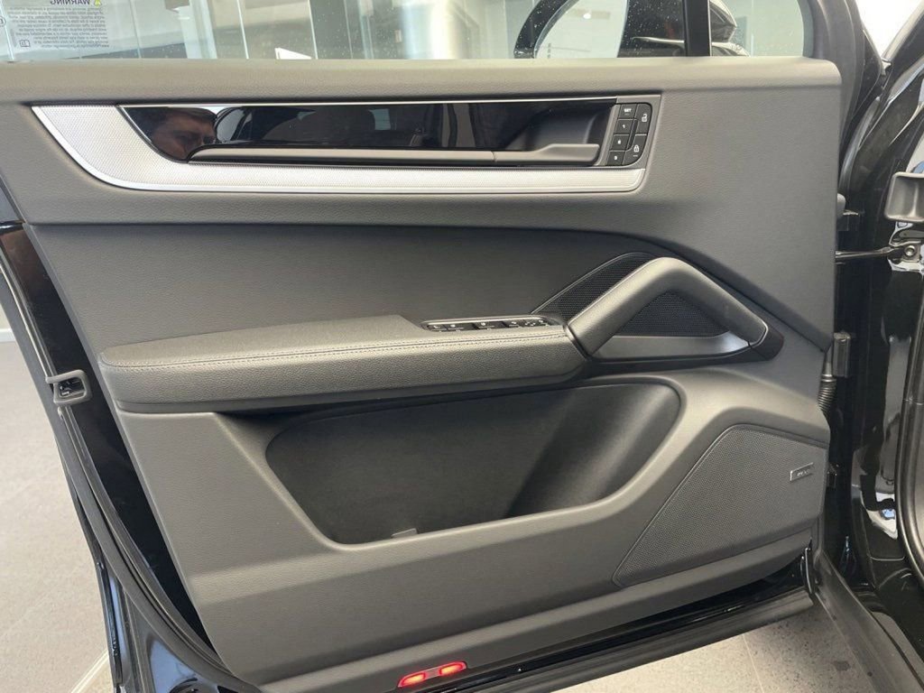 New 2025 Porsche Cayenne Coupe AWD/4WD image 13