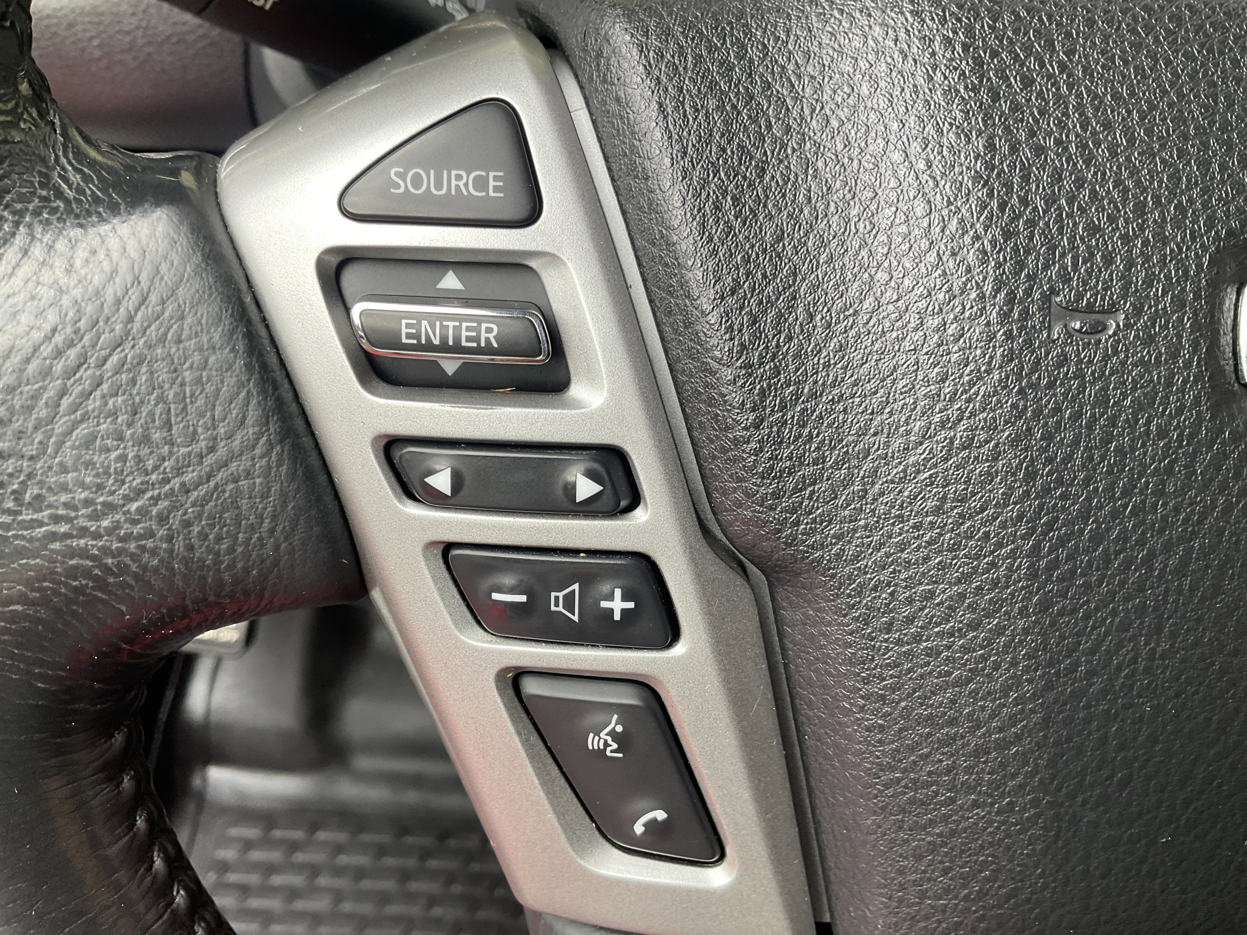 Used 2019 Nissan Titan SL w/ Midnight Edition image 33