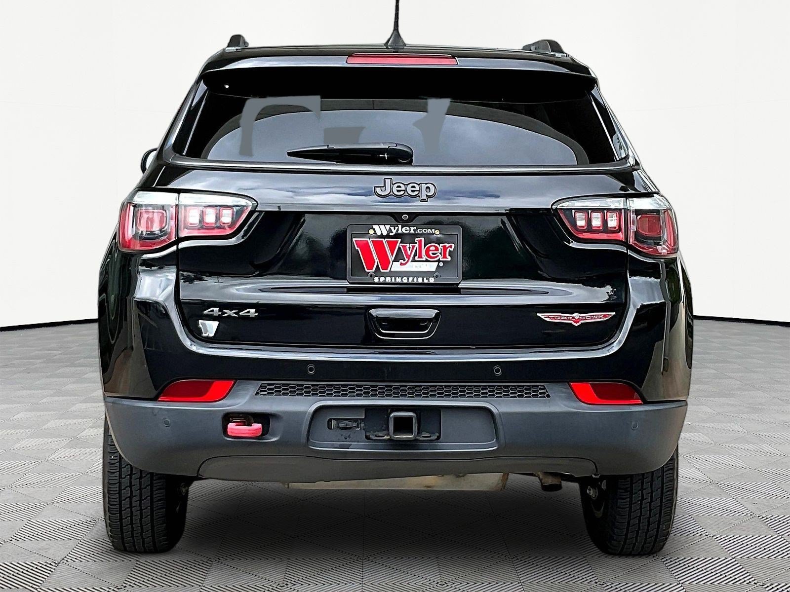 Used 2018 Jeep Compass Trailhawk w/ Leather Interior Group AWD/4WD image 5