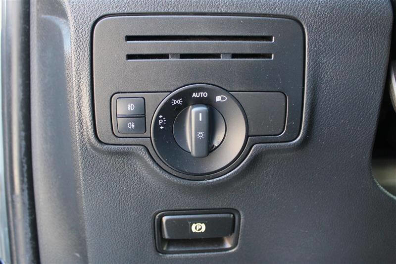 Used 2016 Mercedes-Benz Metris Passenger image 14