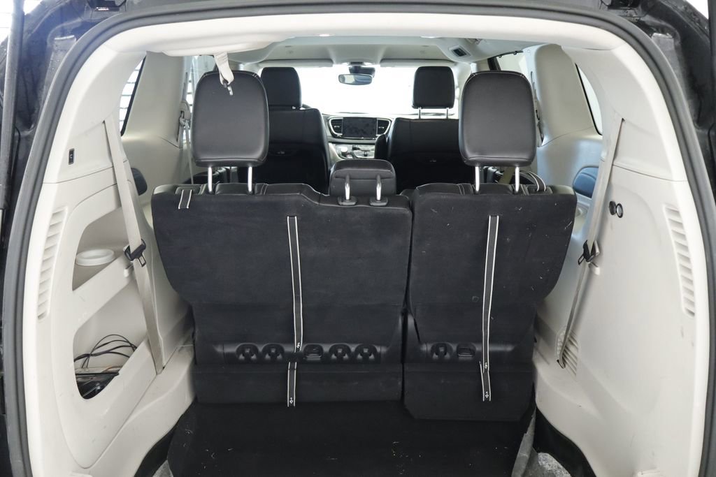 Certified 2023 Chrysler Pacifica Touring-L FWD image 18