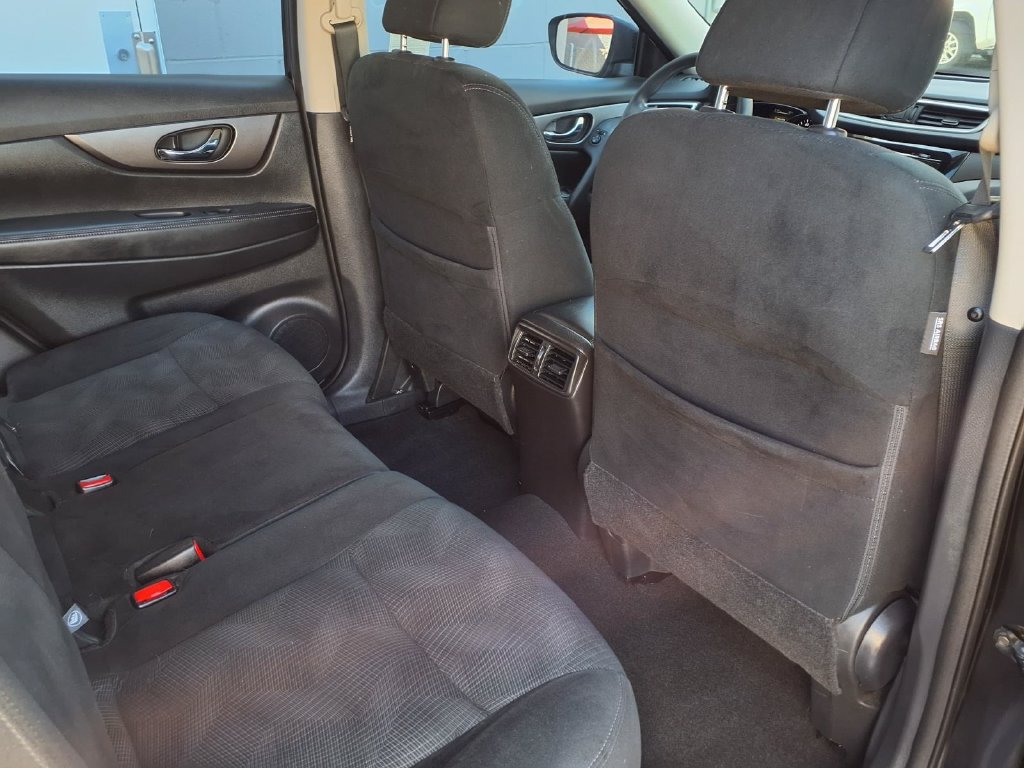 Used 2016 Nissan Rogue S FWD image 31