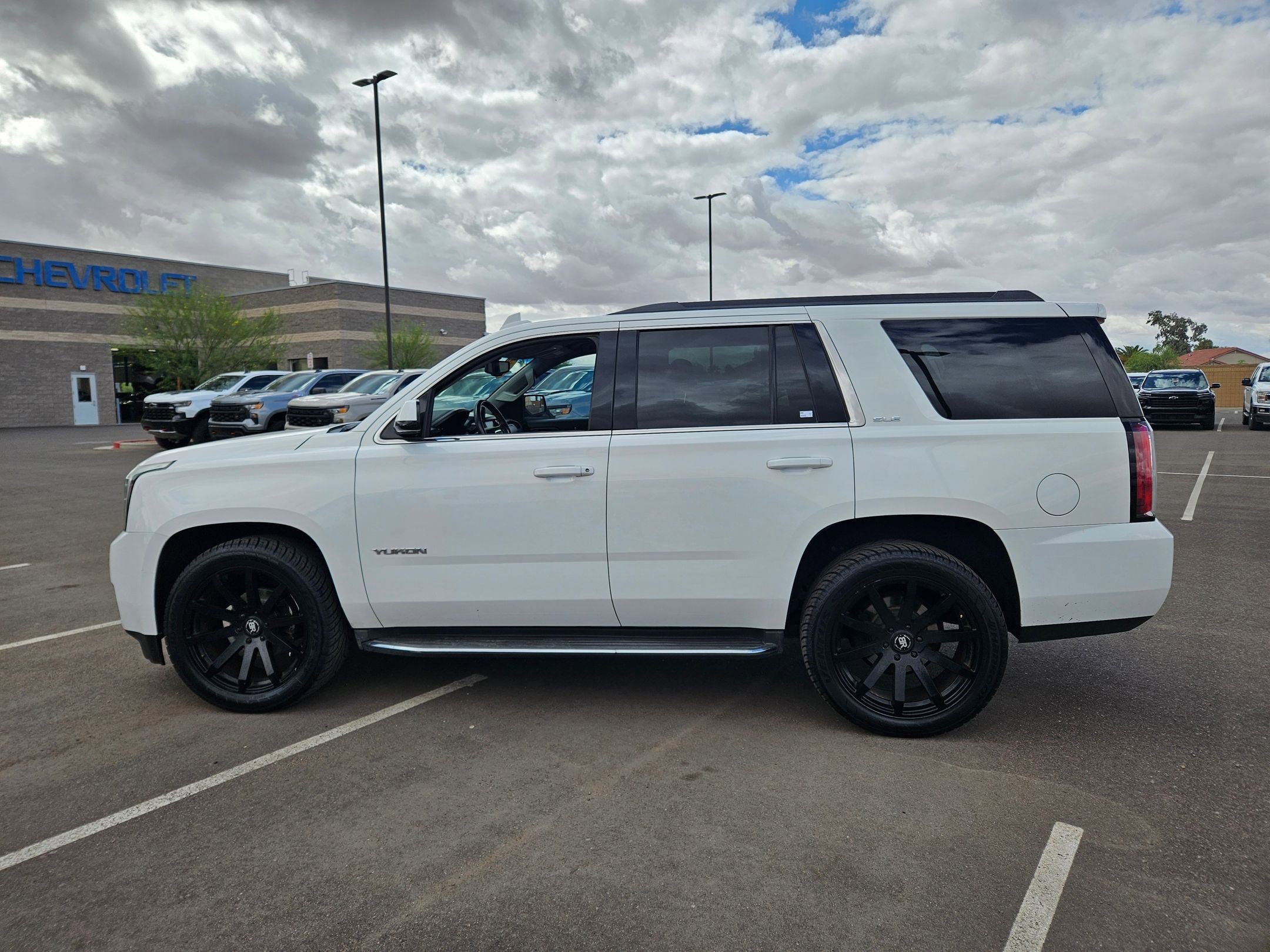 Used 2015 GMC Yukon SLE w/ Convenience Package RWD image 2
