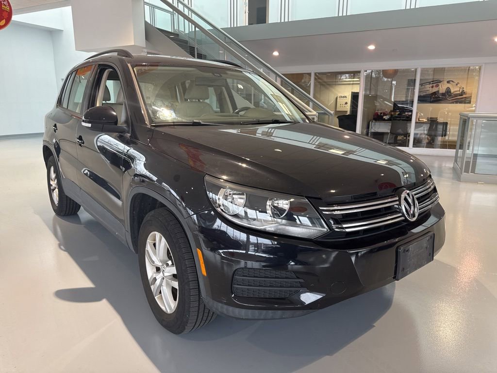 Used 2017 Volkswagen Tiguan S image 3