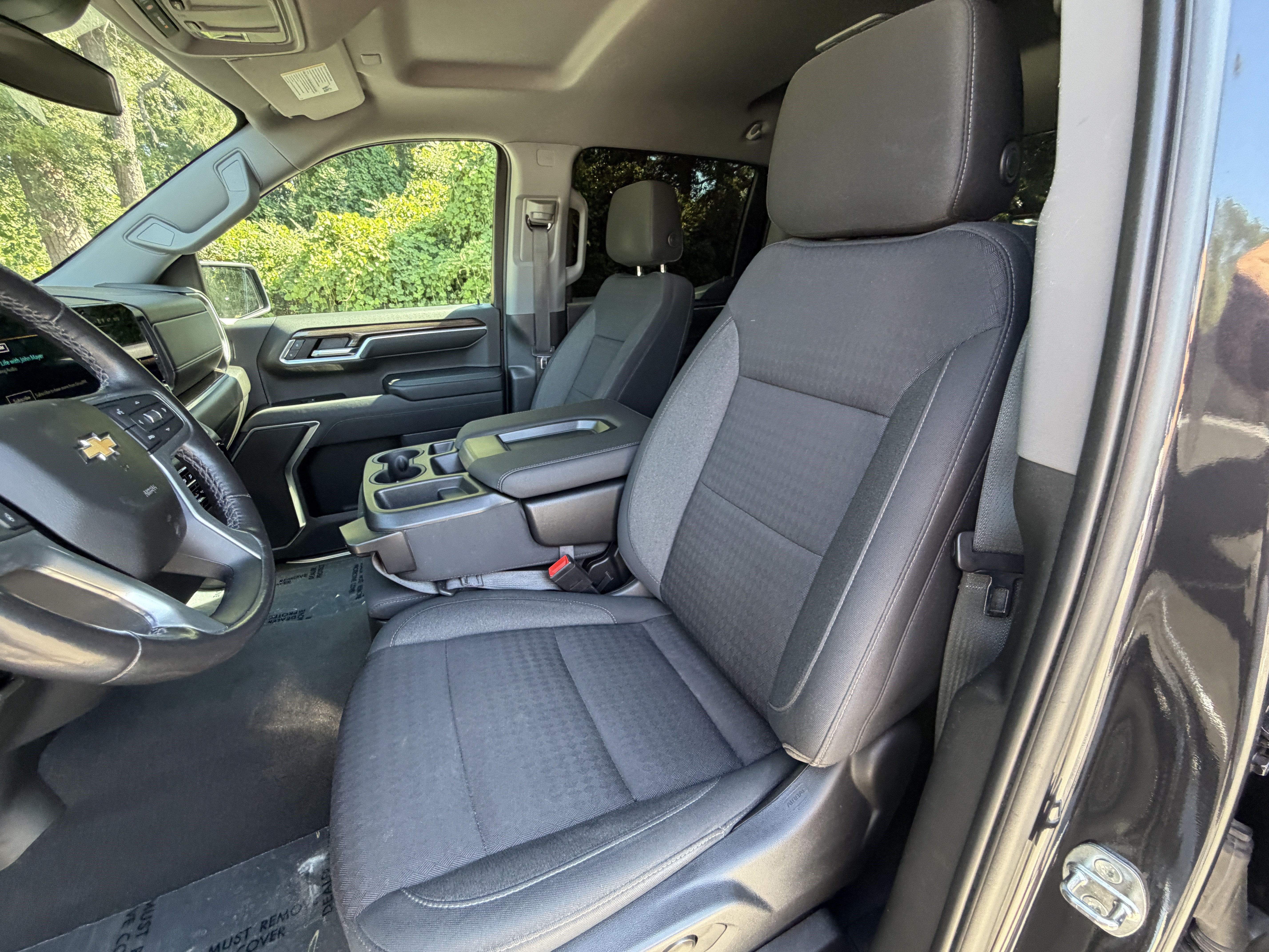 Used 2022 Chevrolet Silverado 1500 LT AWD/4WD image 41
