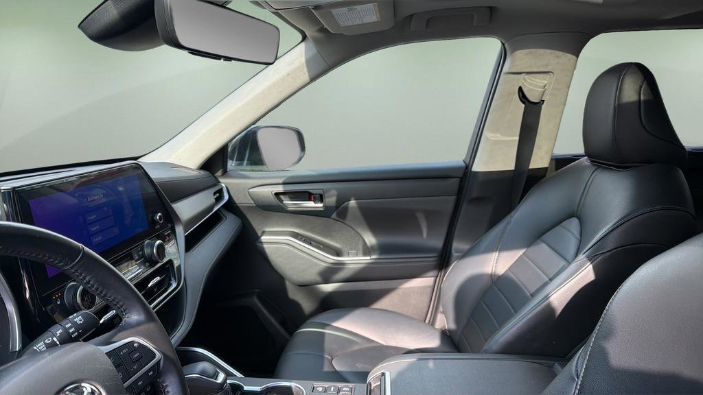 Used 2023 Toyota Highlander XLE image 13