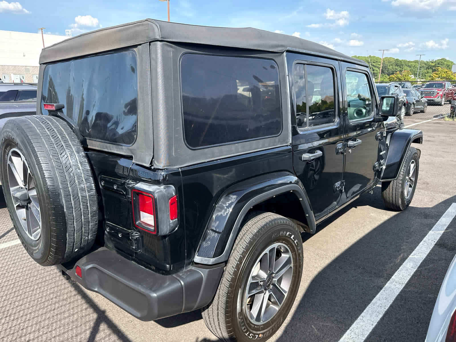 Used 2023 Jeep Wrangler Unlimited Sahara w/ Cold Weather Group AWD/4WD image 3