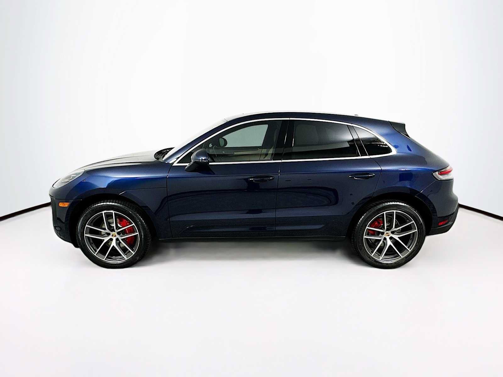Certified 2023 Porsche Macan S AWD/4WD image 2