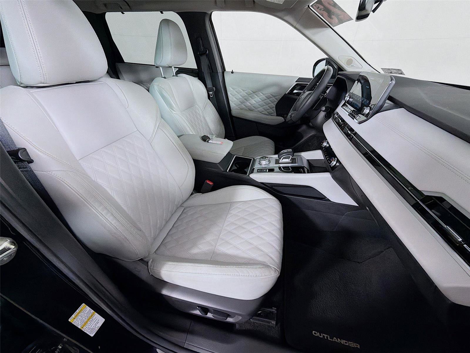 Used 2023 Mitsubishi Outlander SEL image 30