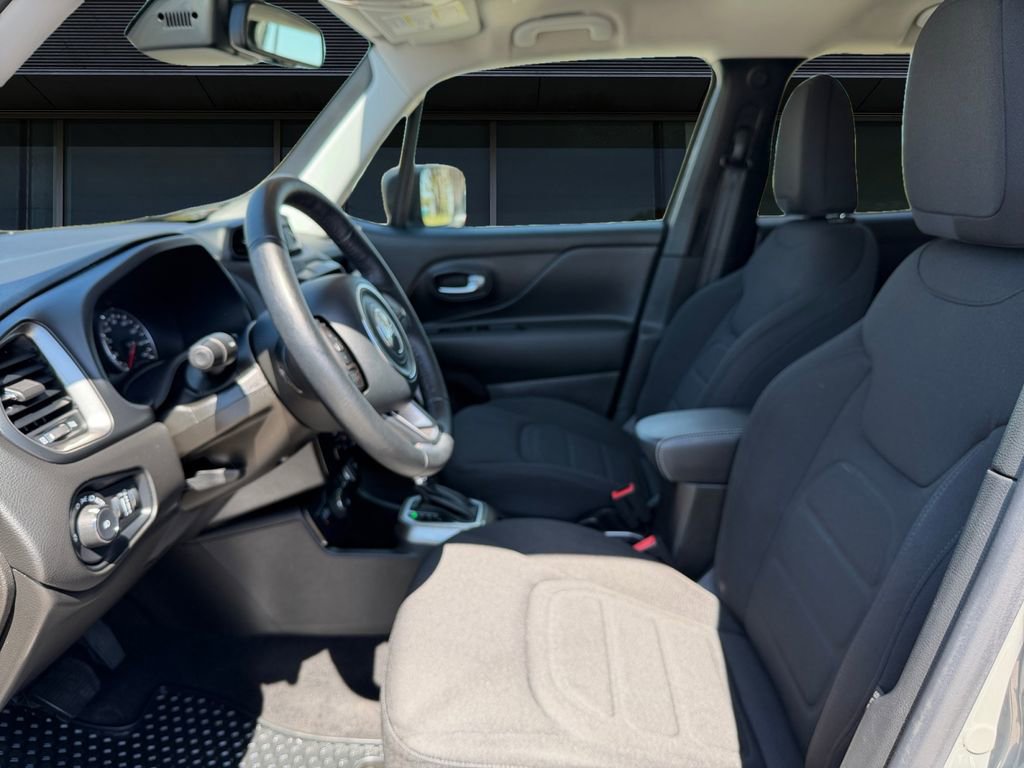 Used 2022 Jeep Renegade Latitude w/ Convenience Group AWD/4WD image 16