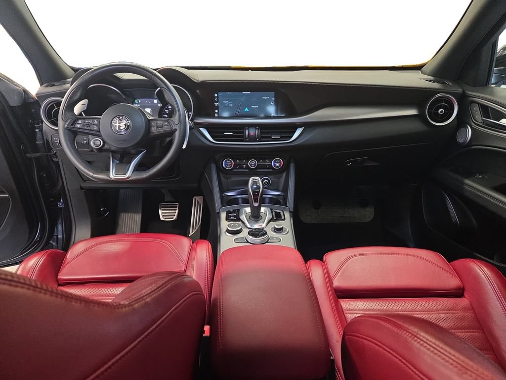 Used 2023 Alfa Romeo Stelvio Veloce AWD/4WD image 10