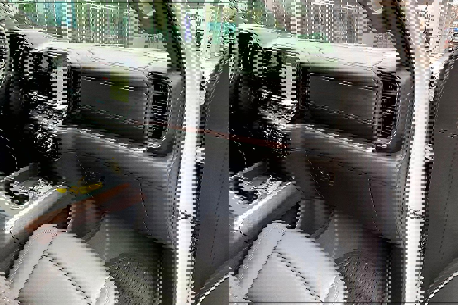 Used 2025 GMC Sierra 3500 SLT w/ SLT Premium Package image 17