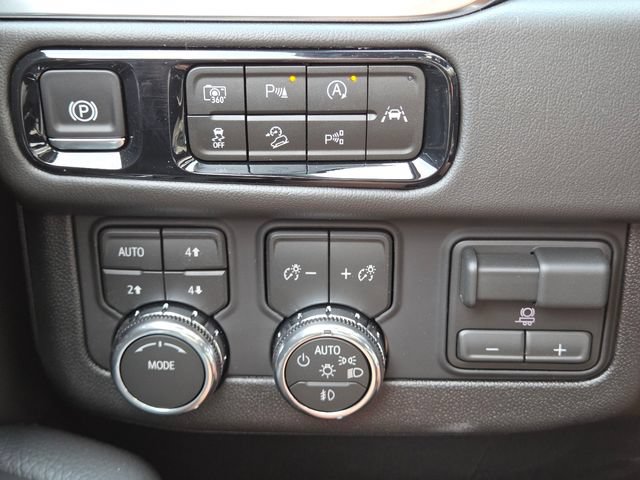 New 2026 GMC Yukon Denali w/ Advanced Technology Package AWD/4WD image 32