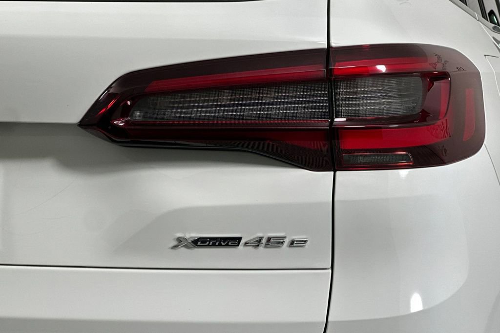 Used 2023 BMW X5 xDrive45e w/ Executive Package image 33