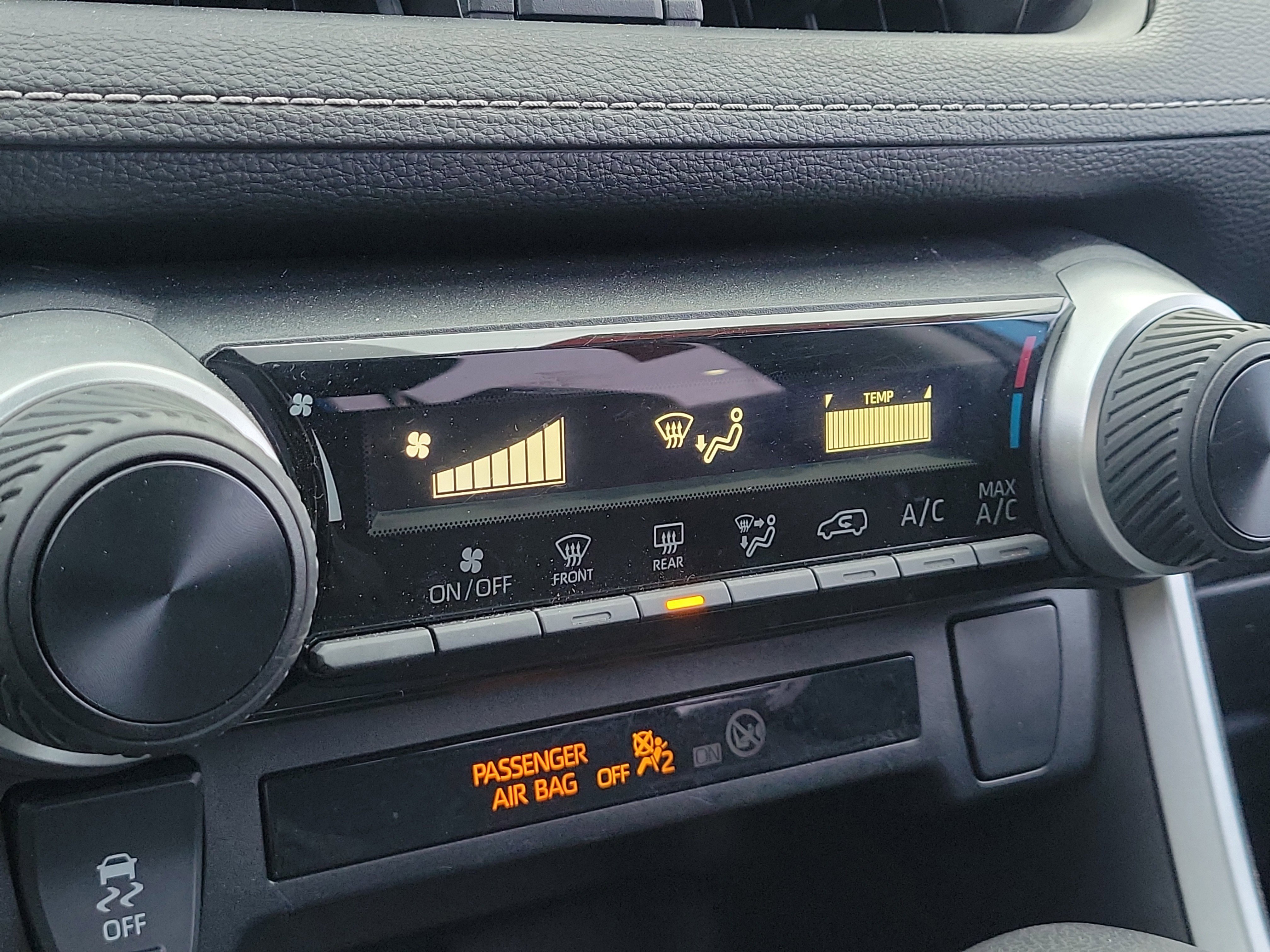 Used 2020 Toyota RAV4 LE image 27