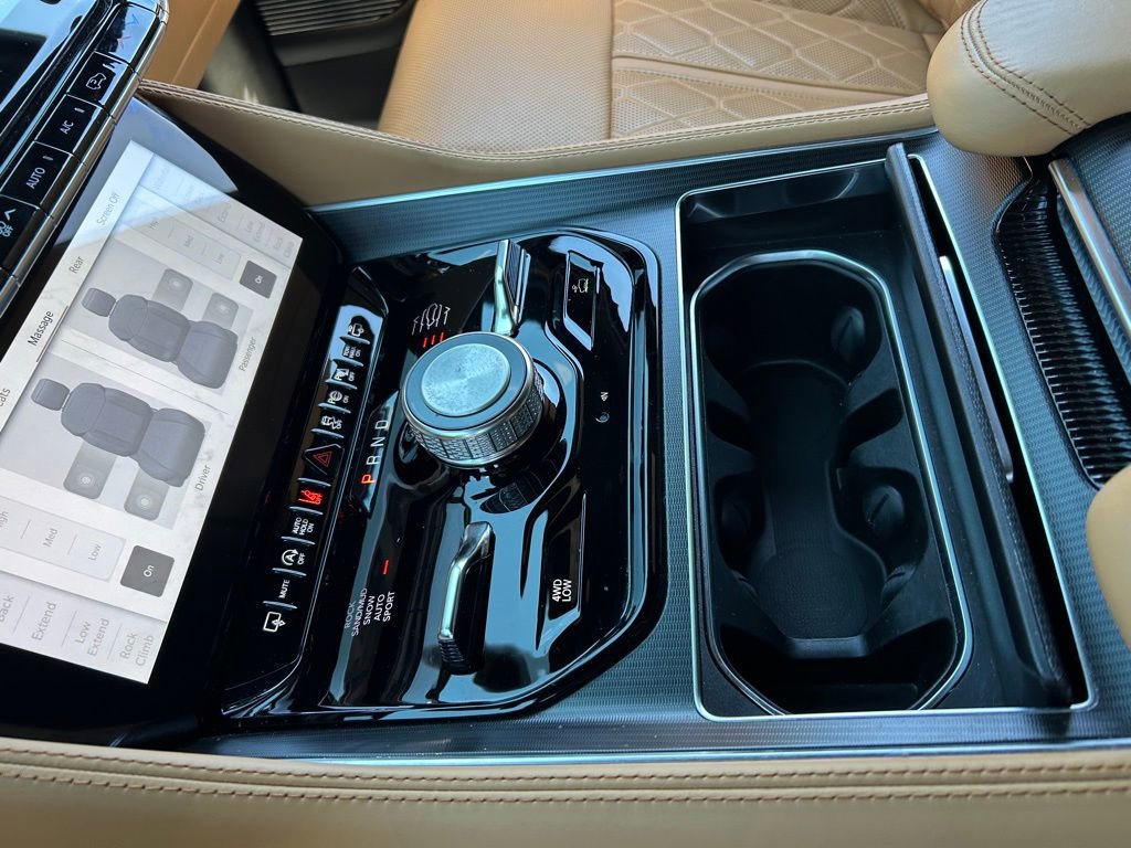 Used 2024 Jeep Grand Wagoneer Series III w/ Rear Seat Video Group 1 AWD/4WD image 33