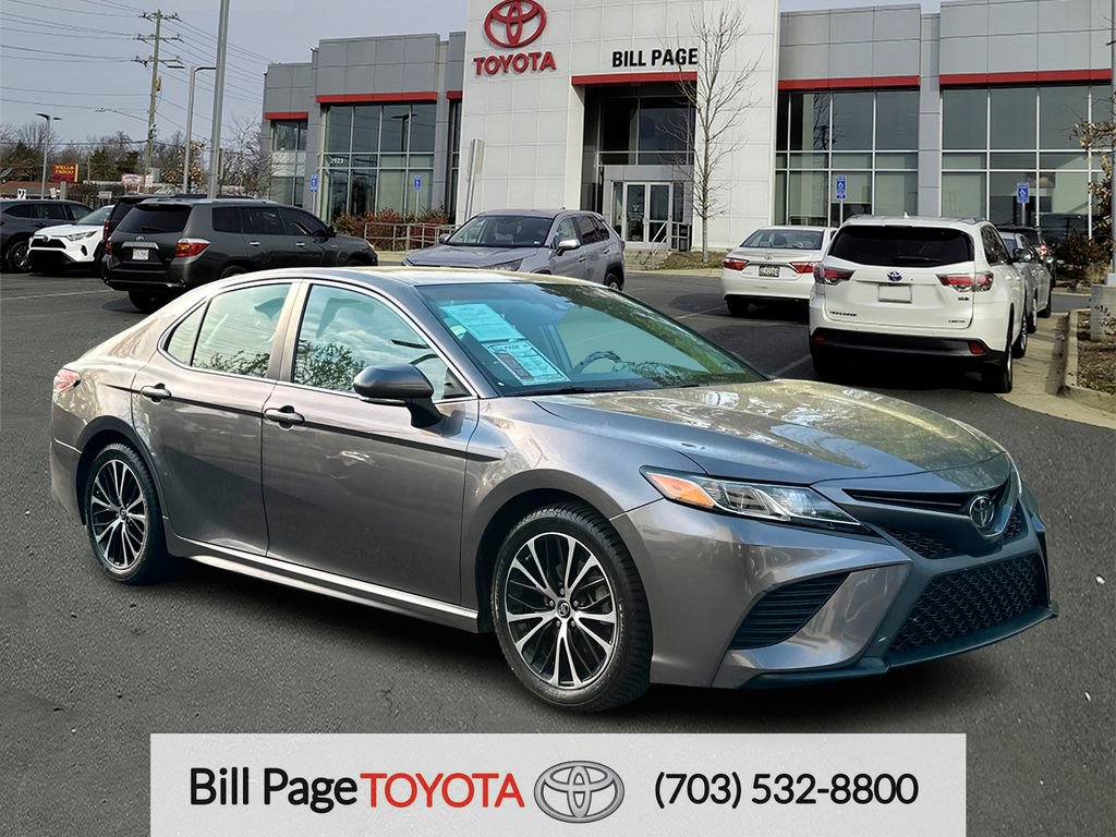 Used 2018 Toyota Camry SE w/ Moonroof Package FWD image 1