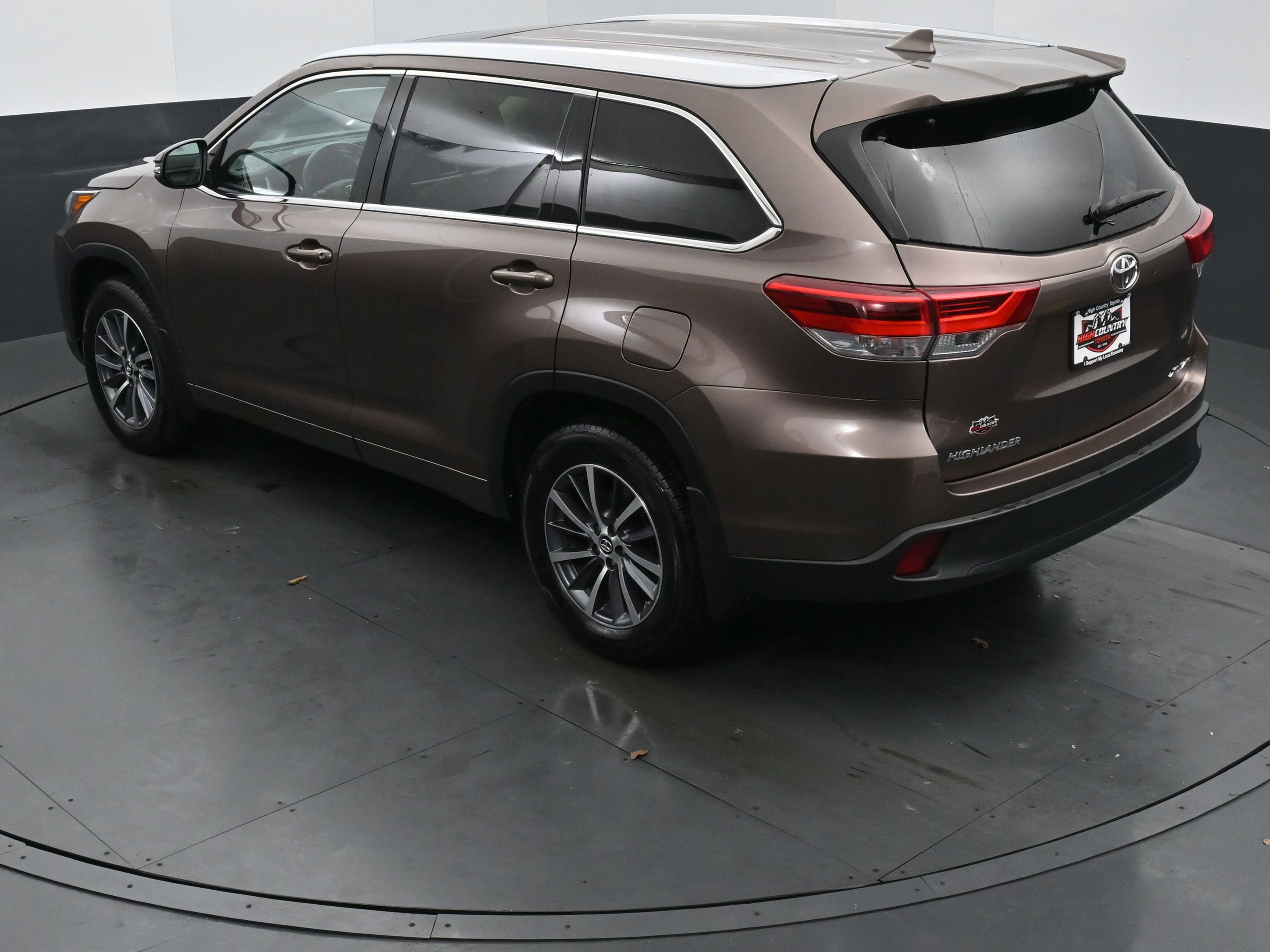 Used 2018 Toyota Highlander XLE image 30