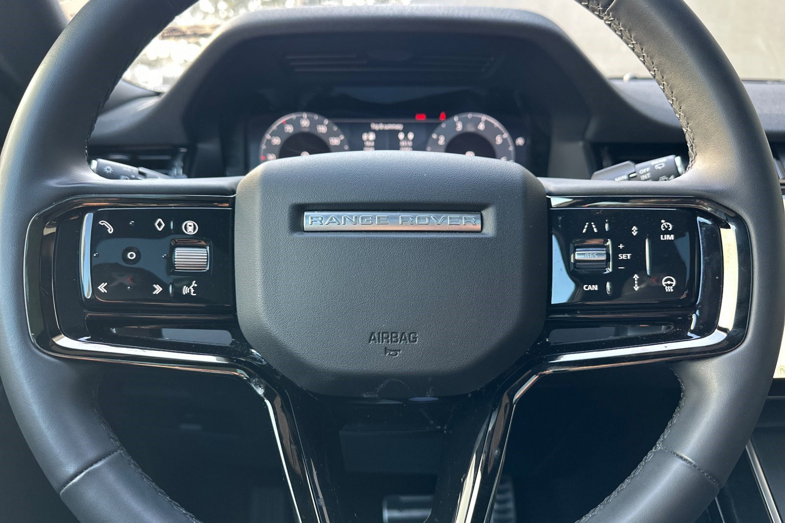 Certified 2024 Land Rover Range Rover Evoque Dynamic SE image 18