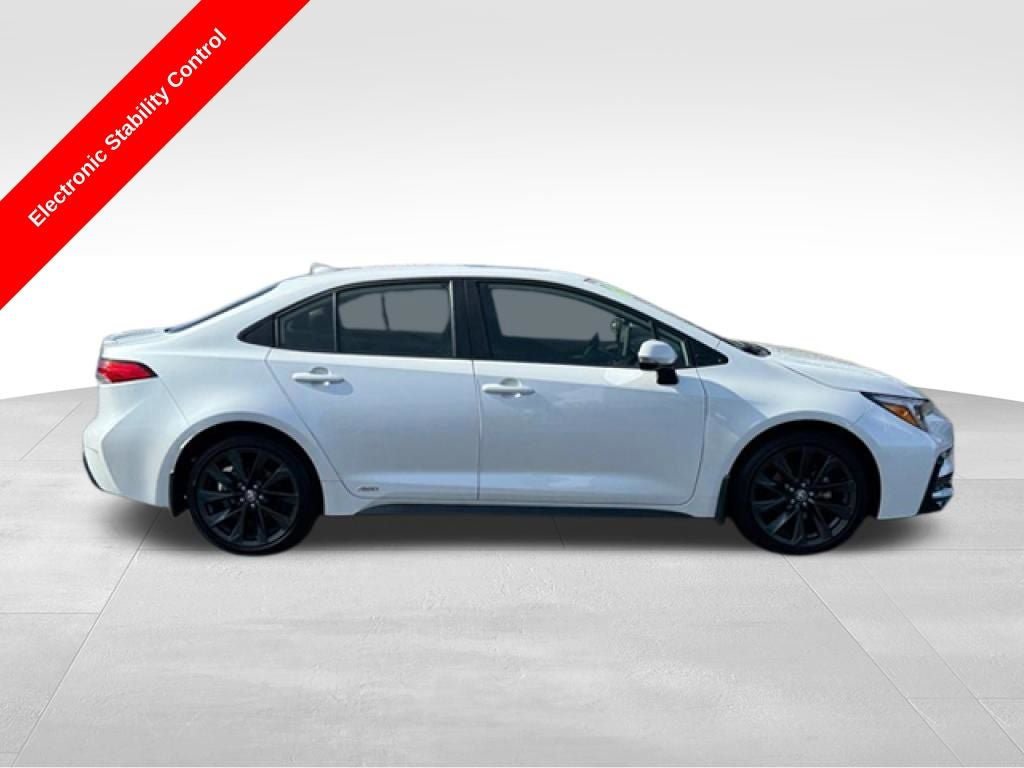 Certified 2025 Toyota Corolla SE w/ SE Premium Package AWD/4WD image 8