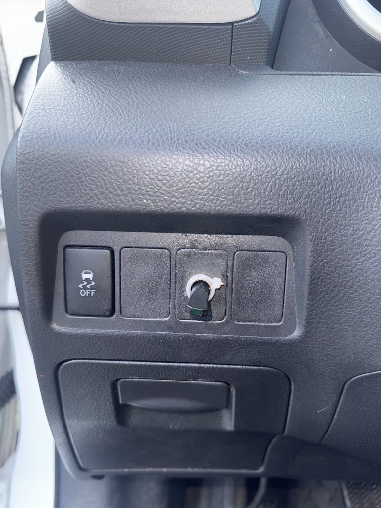 Used 2010 Pontiac Vibe w/ Preferred Package image 25