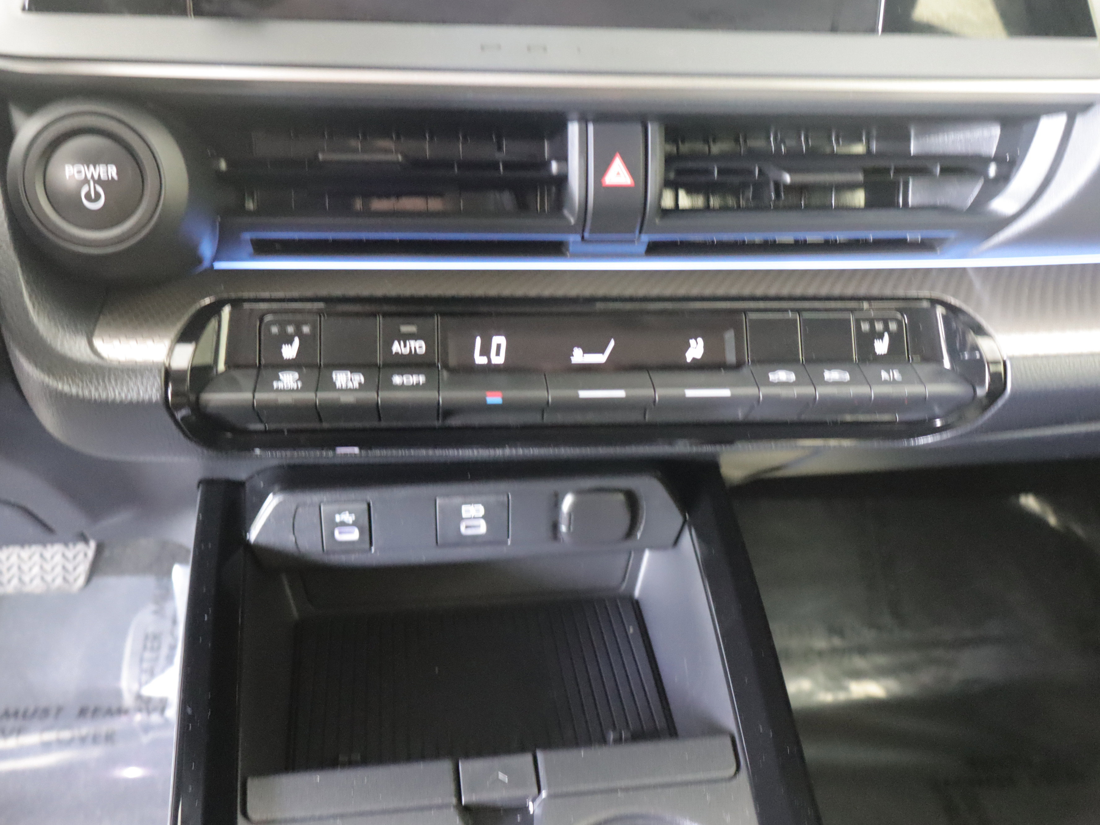 Used 2024 Toyota Prius XLE AWD/4WD image 16