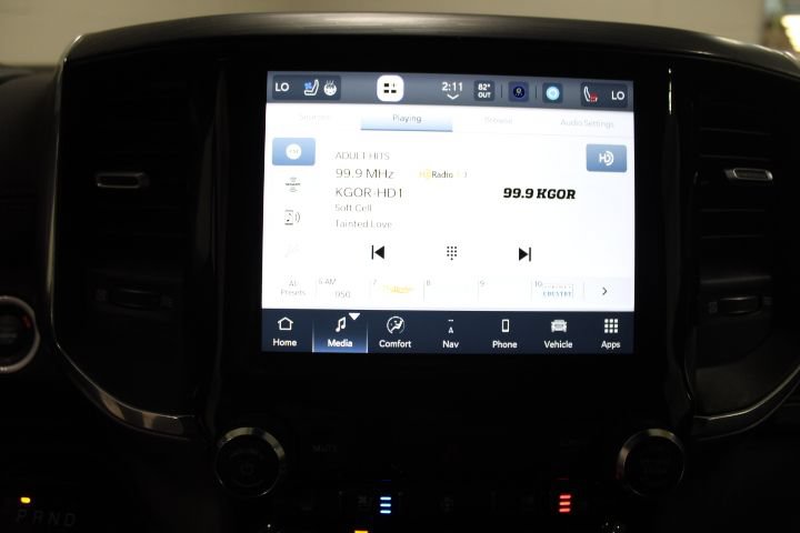 Used 2024 RAM 1500 Laramie AWD/4WD image 3