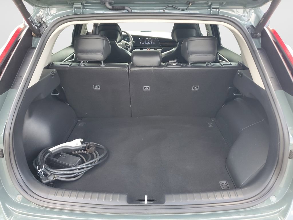 Used 2023 Kia Niro SX Touring image 9