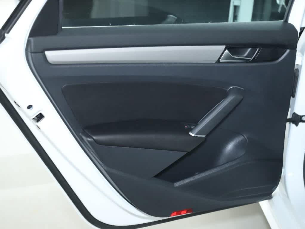 Certified 2022 Volkswagen Passat 2.0T SE FWD image 13
