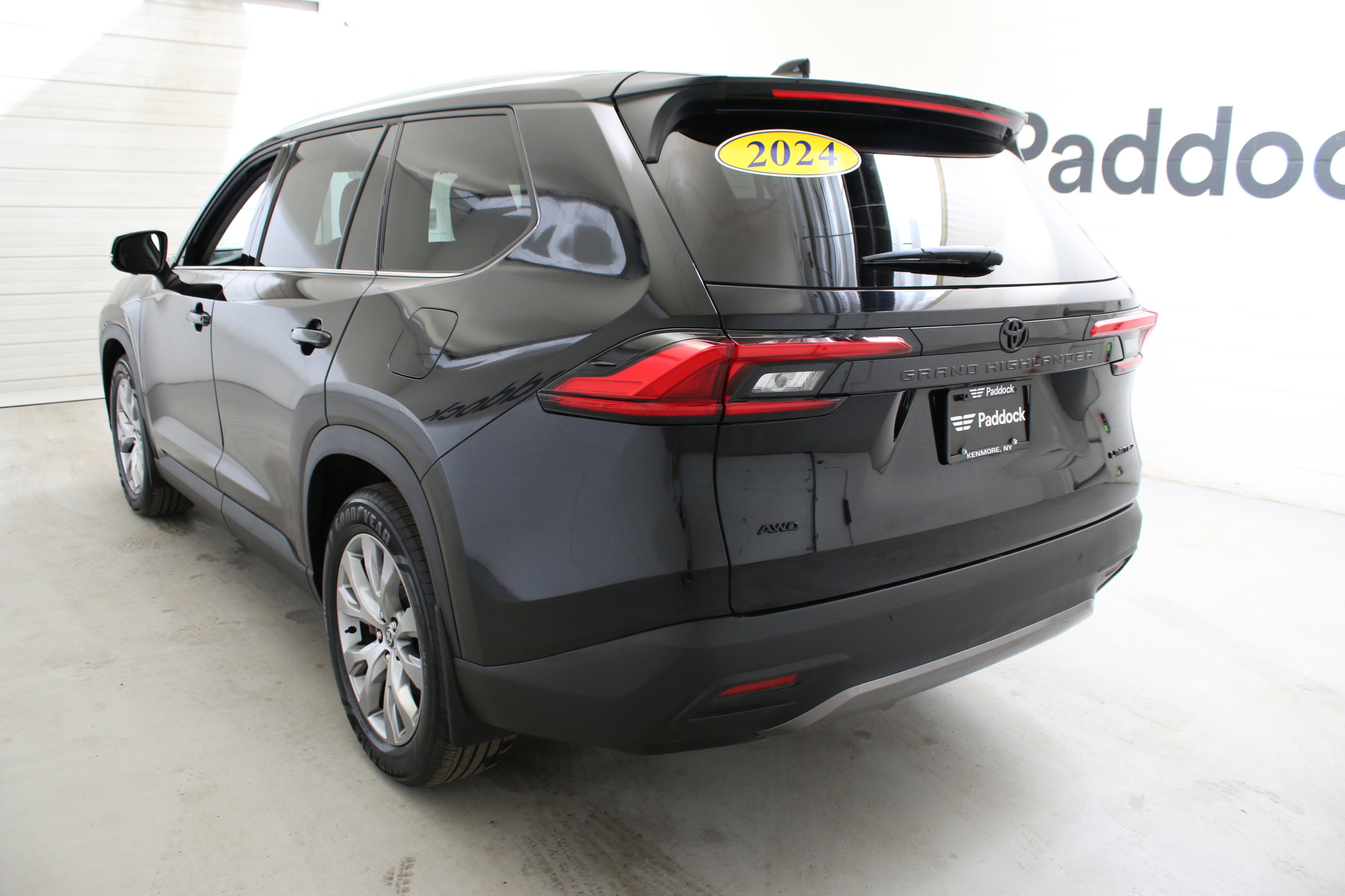 Used 2024 Toyota Grand Highlander Limited image 7